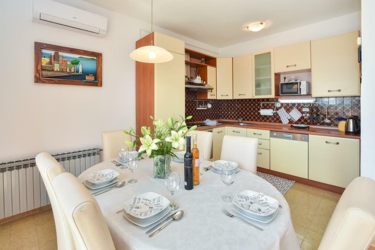 Apartment Bezic Каштела Екстер'єр фото